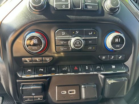 Used 2020 Chevrolet Silverado 1500 High Country w/ Technology Package image 28