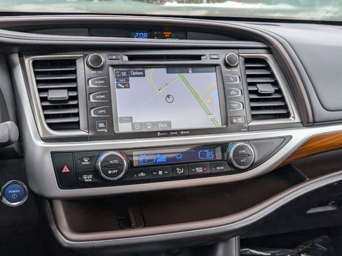 Used 2017 Toyota Highlander Limited Platinum image 31