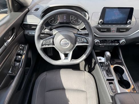 Used 2020 Nissan Altima 2.5 SV FWD image 39