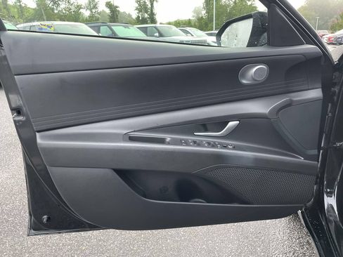 Certified 2023 Hyundai Elantra Blue FWD image 5