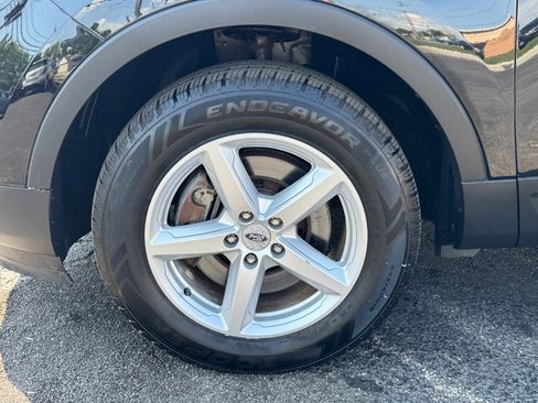 Used 2017 Ford Explorer XLT AWD/4WD image 11