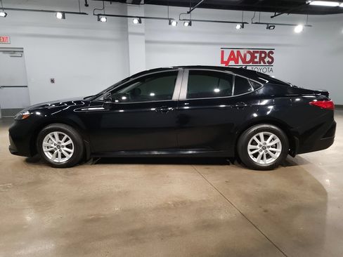 Used 2025 Toyota Camry LE FWD image 4