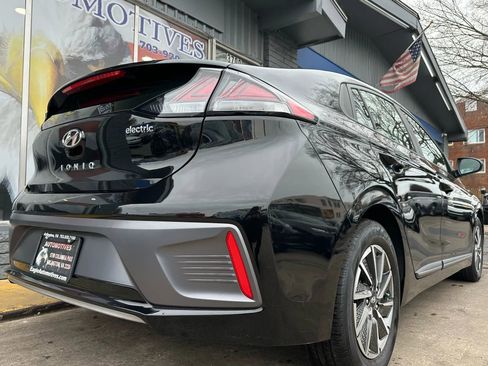 Used 2020 Hyundai Ioniq SE image 3