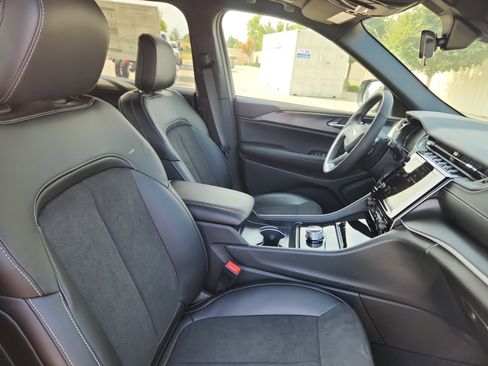 New 2025 Jeep Grand Cherokee L Altitude image 20