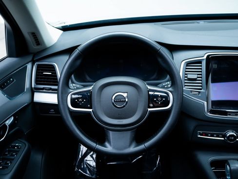 Used 2025 Volvo XC90 B5 Core AWD/4WD image 11