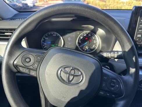 Used 2022 Toyota RAV4 XLE image 12