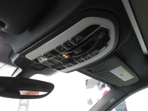Used 2014 Porsche Cayenne AWD/4WD image 24