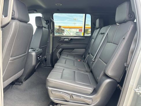 Used 2025 Chevrolet Suburban RST image 25