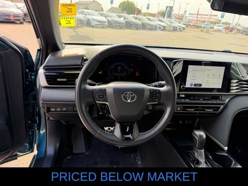 Used 2025 Toyota Camry SE FWD image 6
