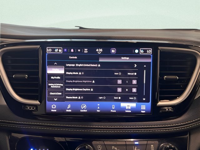 Used 2025 Chrysler Pacifica Limited FWD image 36