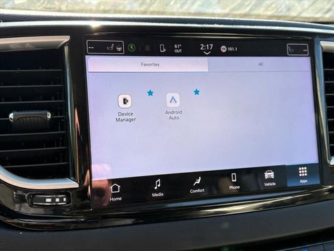 Used 2023 Chrysler Pacifica Touring-L image 11