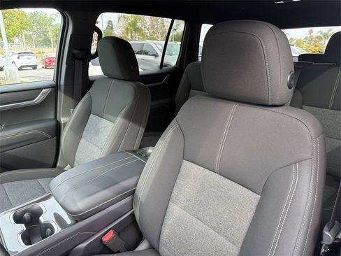 Used 2025 GMC Acadia Elevation image 23