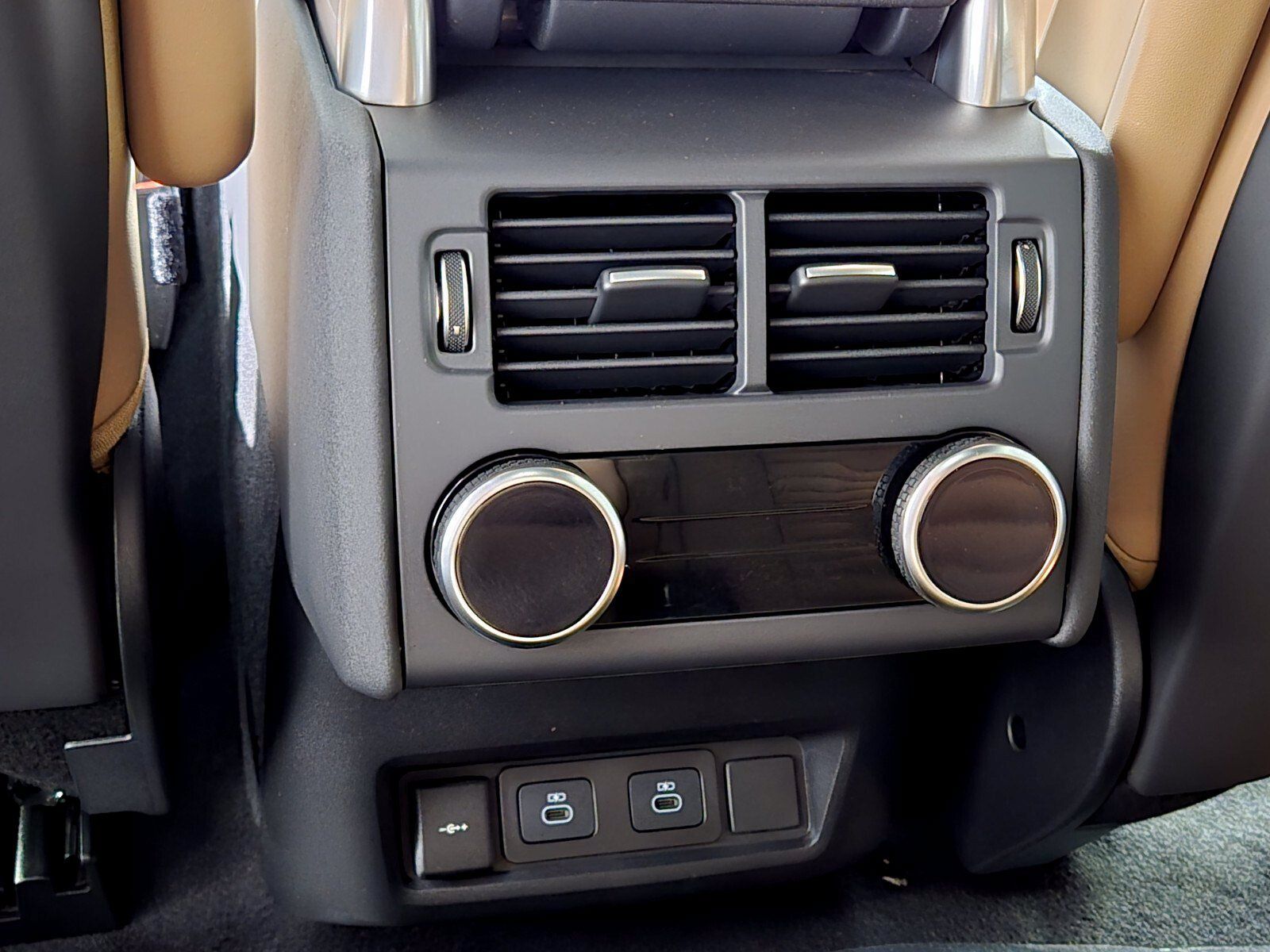 New 2026 Land Rover Discovery Limited Edition AWD/4WD image 14