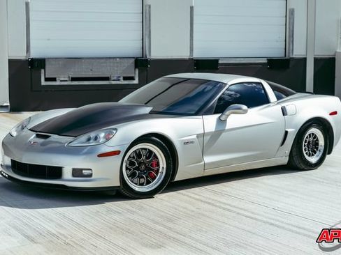 Used 2006 Chevrolet Corvette Z06 w/ Preferred Equipment Group RWD image 38