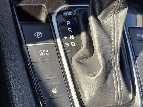 Used 2020 Hyundai Ioniq Limited image 9