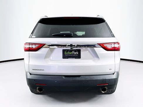 Used 2020 Chevrolet Traverse LT image 7