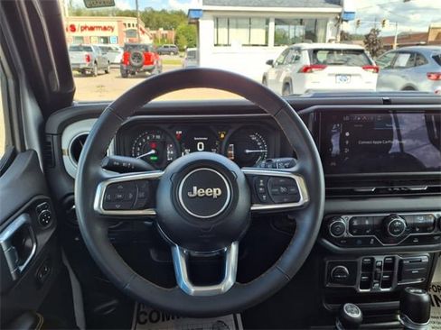 Used 2024 Jeep Wrangler Unlimited Sahara image 16