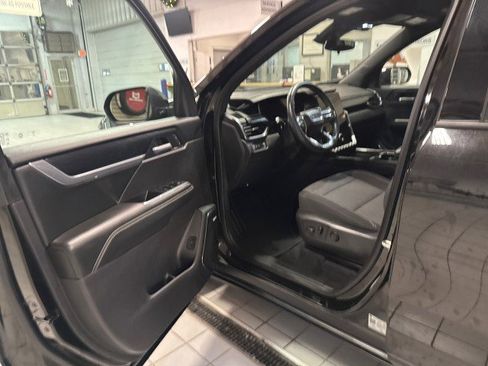 Used 2025 GMC Acadia Elevation image 13