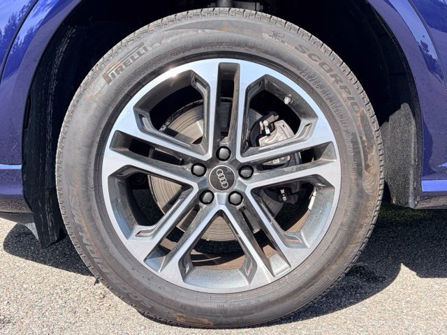 Certified 2025 Audi Q5 Premium Plus w/ Premium Plus AWD/4WD image 5
