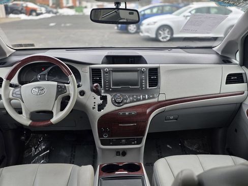 Used 2014 Toyota Sienna Limited image 14
