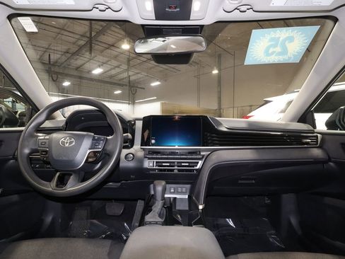 Used 2025 Toyota Camry LE image 28