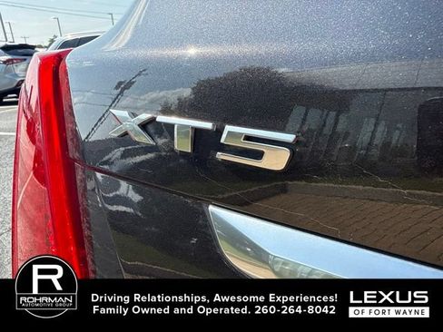 Used 2018 Cadillac XT5 Luxury w/ Driver Awareness Package FWD image 9