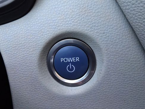 Used 2020 Toyota Corolla LE image 29