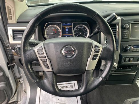 Used 2019 Nissan Titan SV w/ SV Convenience Package image 13