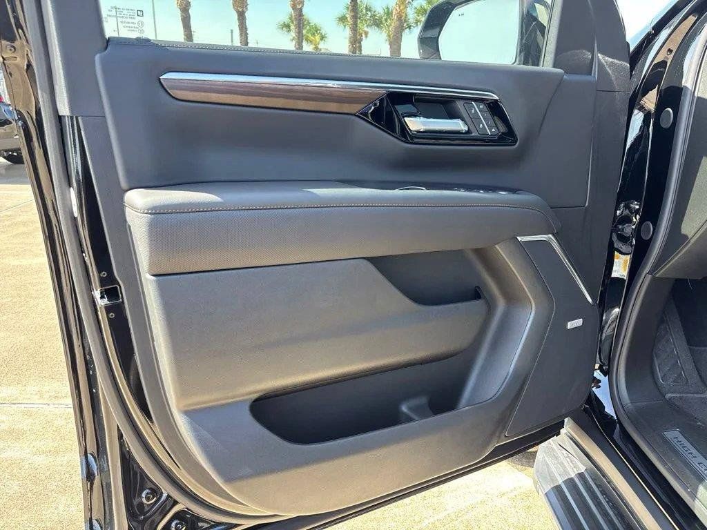 Used 2026 Chevrolet Tahoe High Country RWD image 18