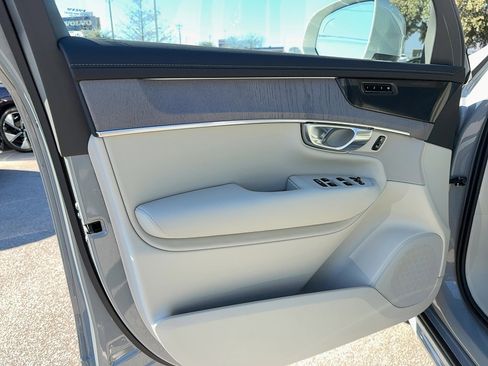 New 2026 Volvo XC90 T8 Ultra w/ Protection Package Premier image 9