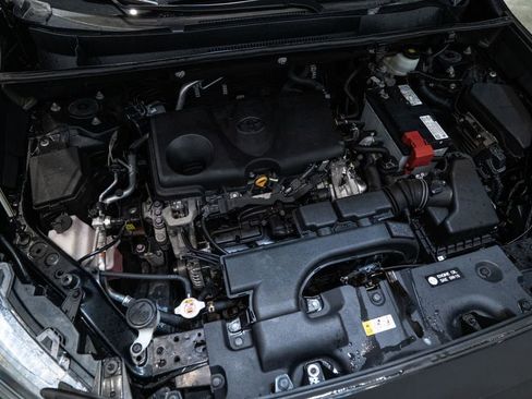 Used 2021 Toyota RAV4 LE image 32