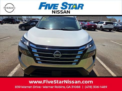 Used 2024 Nissan Rogue S image 2