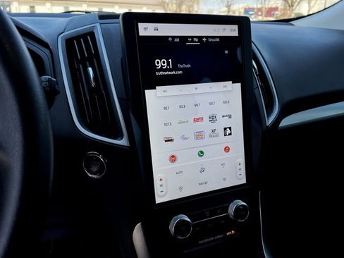 Used 2022 Ford Edge SE image 37