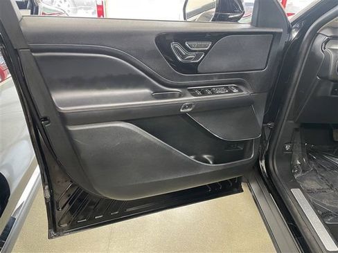 Used 2023 Lincoln Aviator AWD image 8