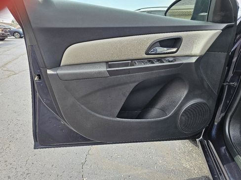 Used 2015 Chevrolet Cruze LS FWD image 4