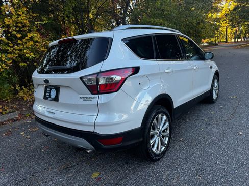 Used 2017 Ford Escape Titanium image 3