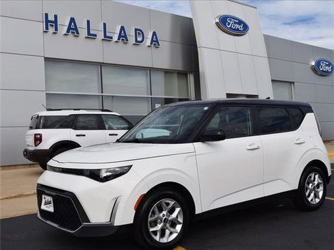 Used 2023 Kia Soul S image 2