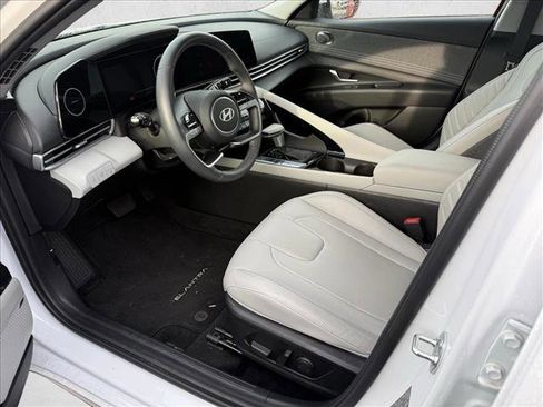 Used 2024 Hyundai Elantra Limited image 4