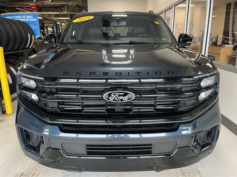 Used 2025 Ford Expedition Platinum w/ Stealth Performance Package image 5