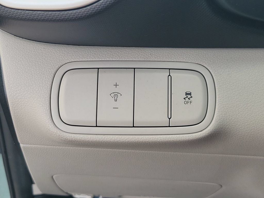 Used 2025 Hyundai Venue SEL FWD image 30