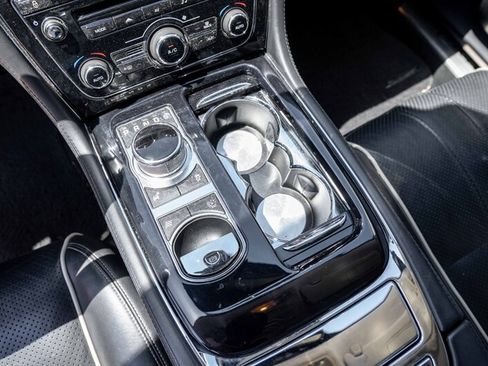Used 2015 Jaguar XJ L Portfolio RWD image 16