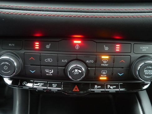 Used 2025 Dodge Durango GT image 17