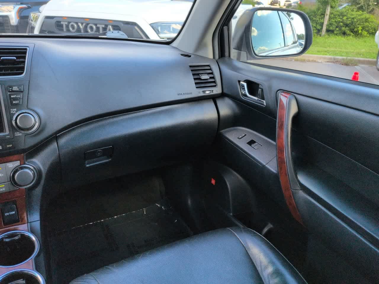 Used 2011 Toyota Highlander Limited w/ Tow Pkg FWD image 16