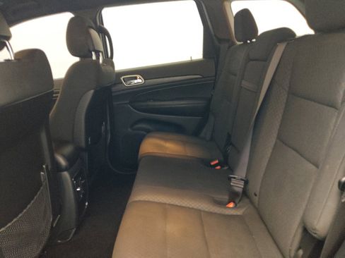 Used 2019 Jeep Grand Cherokee Laredo w/ 18" Wheel & 8.4" Radio Group AWD/4WD image 18