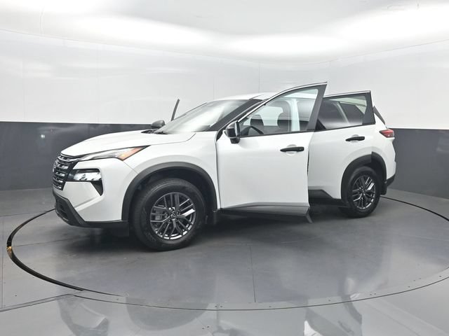 Used 2025 Nissan Rogue S AWD/4WD image 33