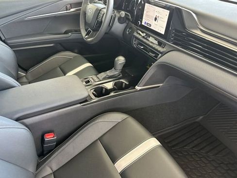 Used 2025 Toyota Camry SE FWD image 19