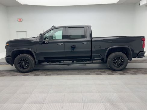 Used 2024 Chevrolet Silverado 3500 LTZ w/ LTZ Plus Package image 2