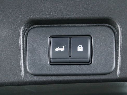 Used 2024 Nissan Rogue SV FWD image 29