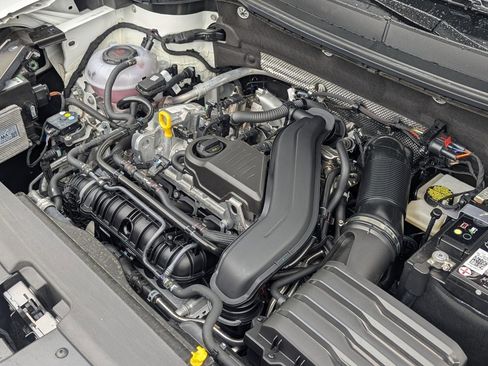 Used 2025 Volkswagen Taos SE image 36