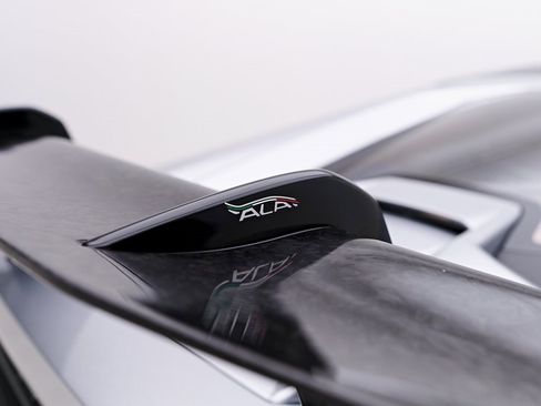 Used 2018 Lamborghini Huracan Performante image 35